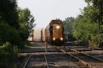 While switching the auto ramp, 3927 pulls down toward Manhattan Junction